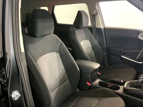 Used 2025 Kia Soul LX w/ LX Technology Package image 7