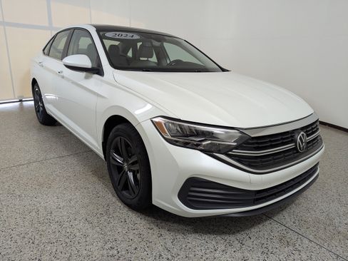 Used 2024 Volkswagen Jetta SE w/ Panoramic Sunroof Package FWD image 1