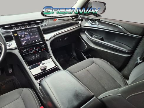 Used 2022 Jeep Grand Cherokee Laredo w/ Luxury Tech Group I AWD/4WD image 13