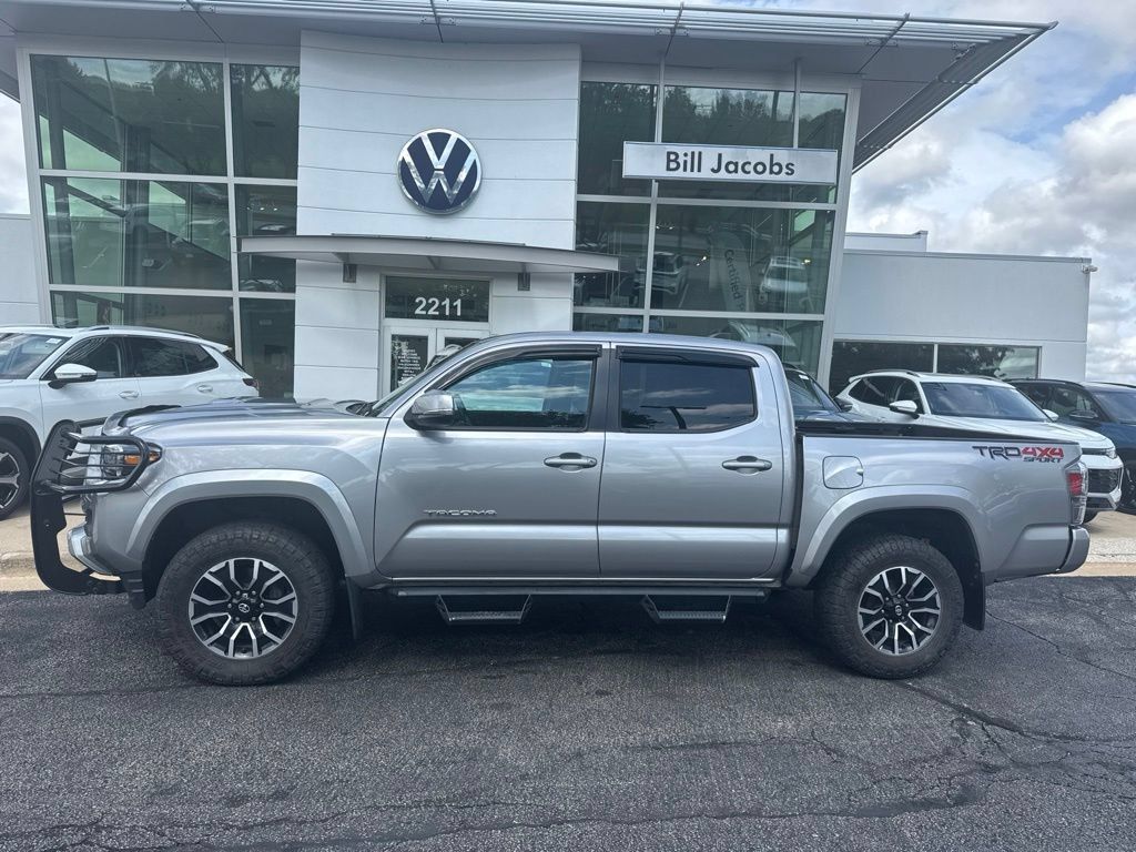 Used 2021 Toyota Tacoma TRD Sport w/ Technology Package AWD/4WD image 3