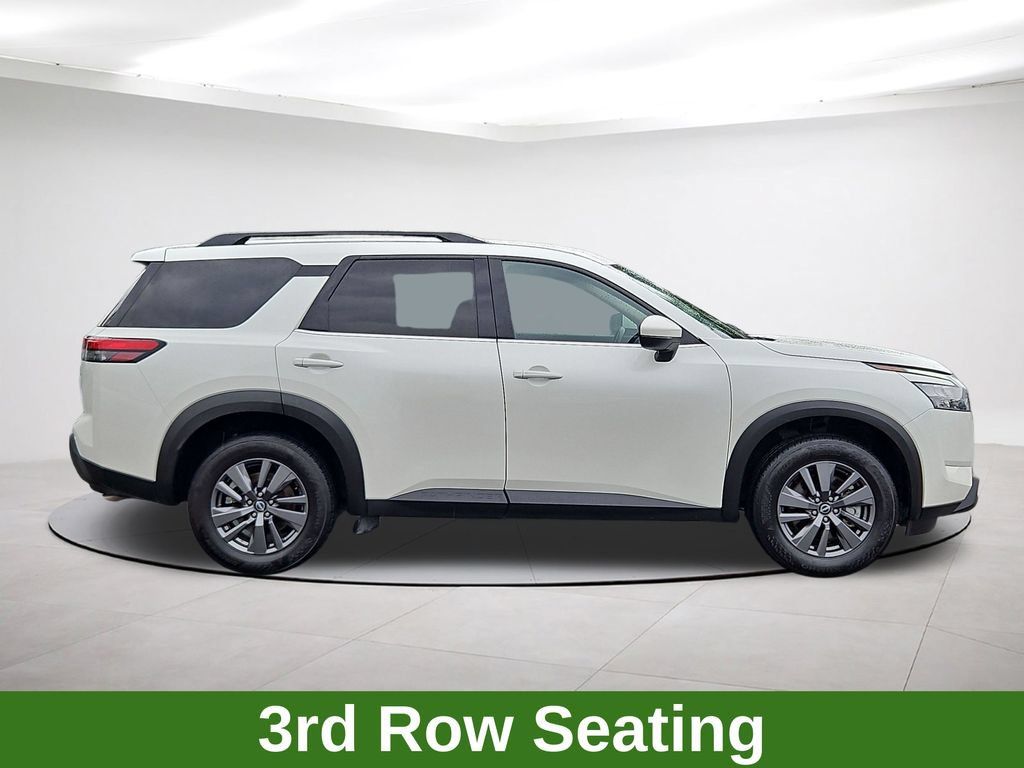 Used 2024 Nissan Pathfinder SV FWD image 8