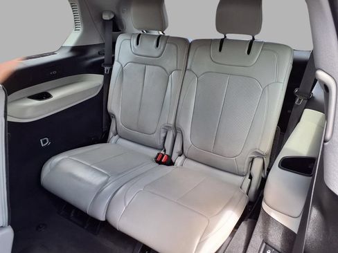 Used 2022 Jeep Grand Cherokee L Overland w/ Luxury Tech Group IV AWD/4WD image 24