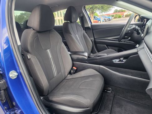 Used 2021 Hyundai Elantra SEL image 12