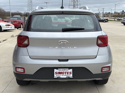 Used 2025 Hyundai Venue SEL image 7