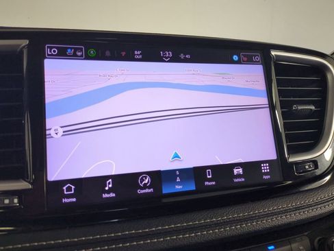 Used 2024 Chrysler Pacifica Limited image 28