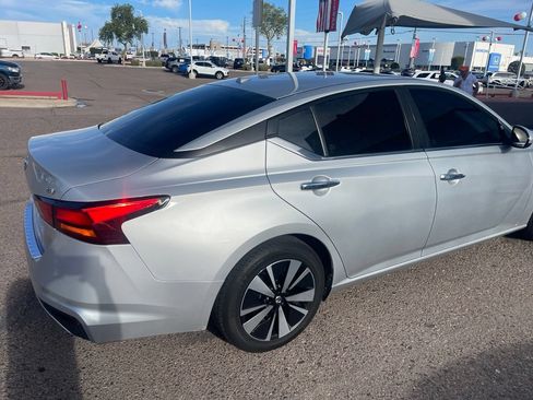 Used 2022 Nissan Altima 2.5 SV FWD image 9