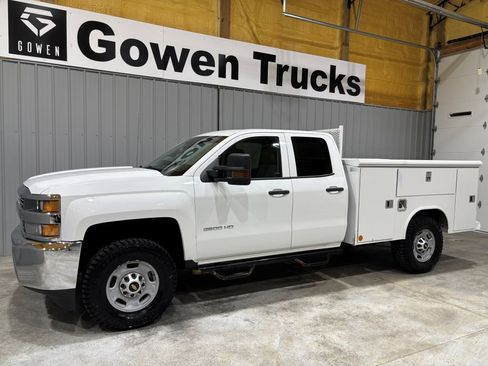 Used 2018 Chevrolet Silverado 2500 W/T w/ Snow Plow Prep Package image 4