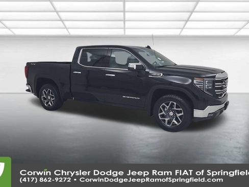 Used 2022 GMC Sierra 1500 SLT w/ SLT Convenience Package image 2