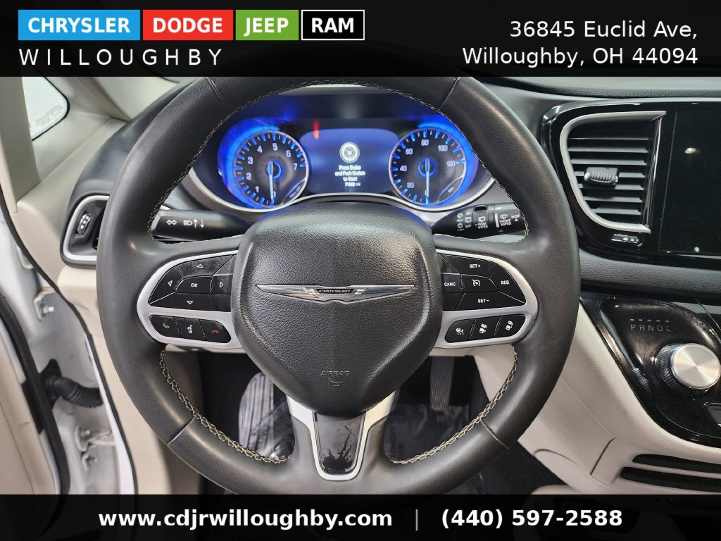 Used 2024 Chrysler Pacifica Touring-L FWD image 17