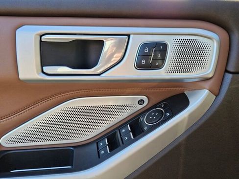 Used 2024 Ford Explorer King Ranch w/ Technology Package image 28