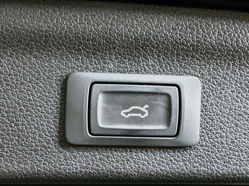 Used 2022 Audi Q3 2.0T Premium AWD/4WD image 30