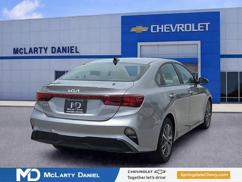 Used 2024 Kia Forte LXS w/ LXS Technology Package FWD image 5