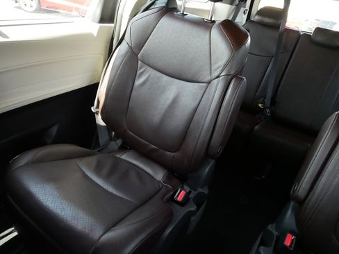 Certified 2024 Toyota Sienna Platinum image 12