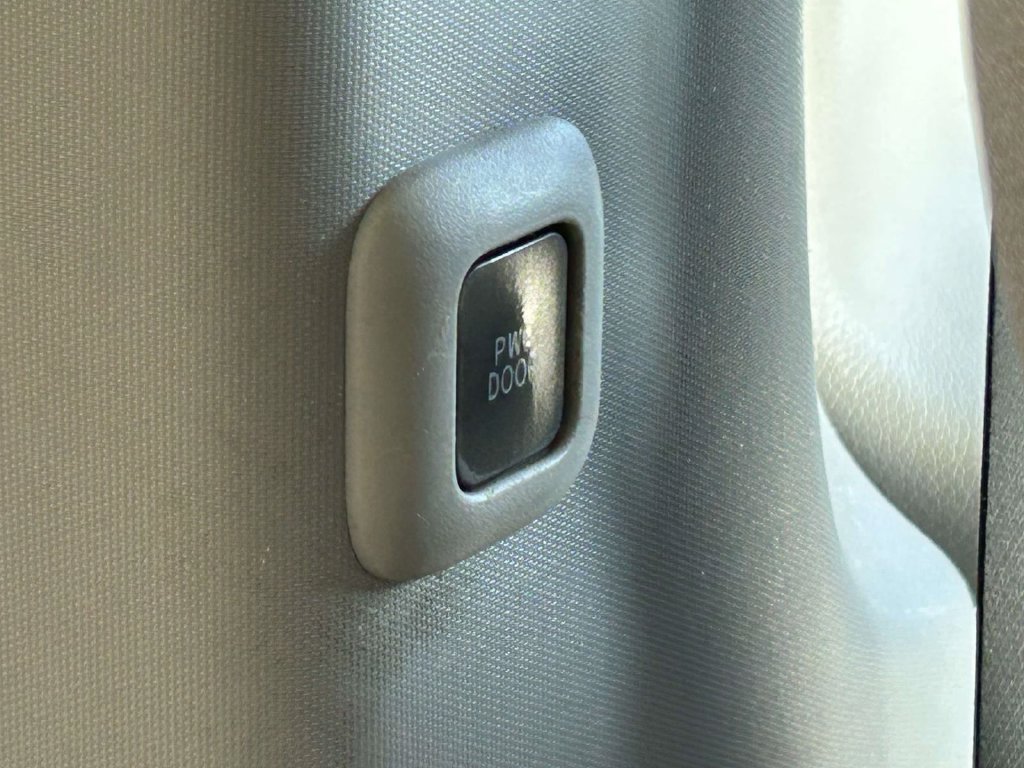 Used 2016 Toyota Sienna XLE Premium FWD image 13