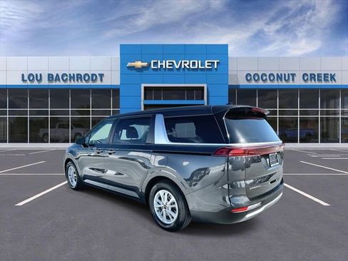 Used 2024 Kia Carnival LX image 6