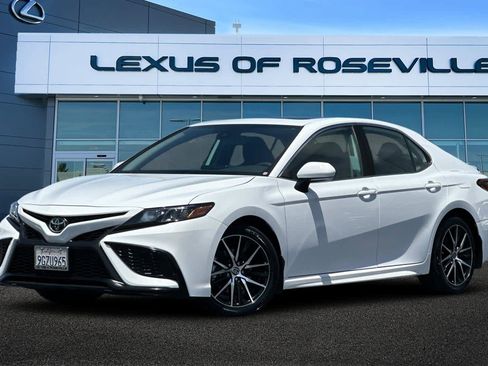 Used 2023 Toyota Camry SE w/ Audio Upgrade Package FWD image 1