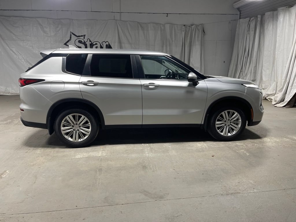 Used 2024 Mitsubishi Outlander ES FWD image 6