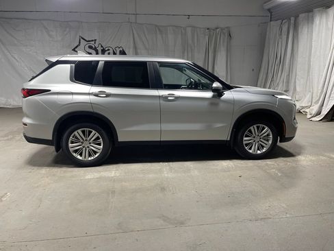 Used 2024 Mitsubishi Outlander ES FWD image 6