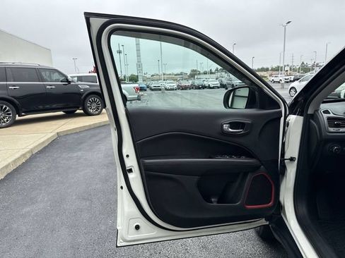 Used 2019 Jeep Compass Trailhawk AWD/4WD image 9