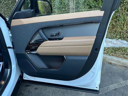 Used 2023 Land Rover Range Rover Sport SE image 20