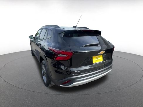 Used 2025 Chevrolet Trax LT image 11
