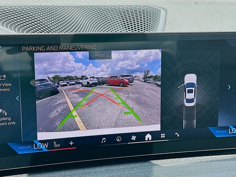 New 2025 BMW 330i Sedan image 12