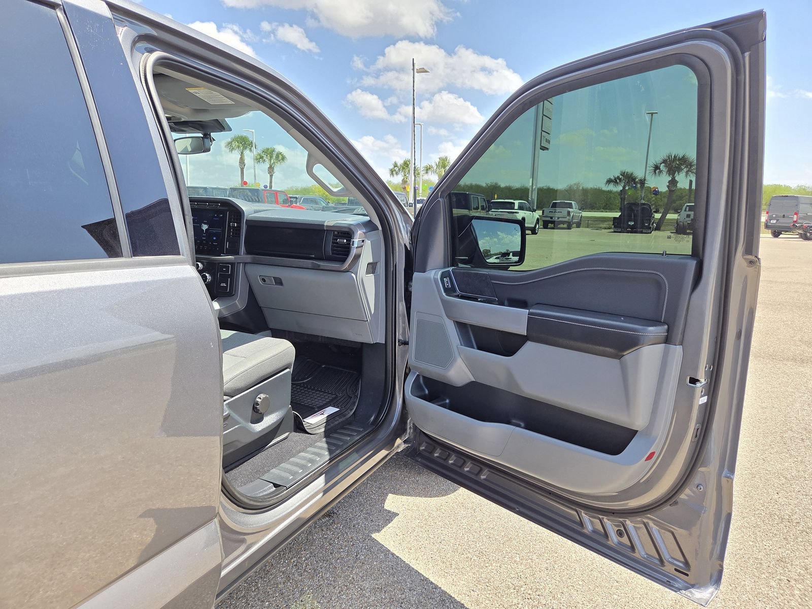 Used 2024 Ford F150 XLT w/ Mobile Office Package RWD image 19