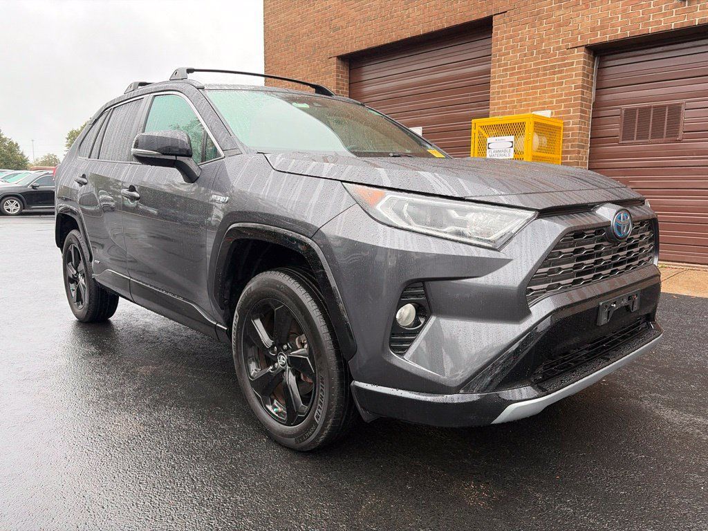 Used 2019 Toyota RAV4 XSE AWD/4WD image 4