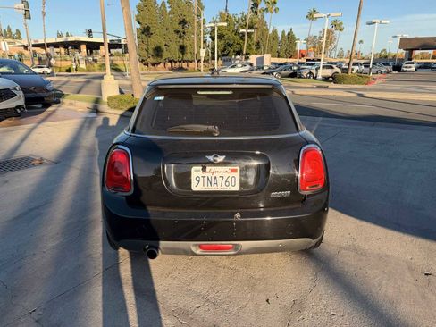 Used 2017 MINI Cooper 4-Door Hardtop image 4
