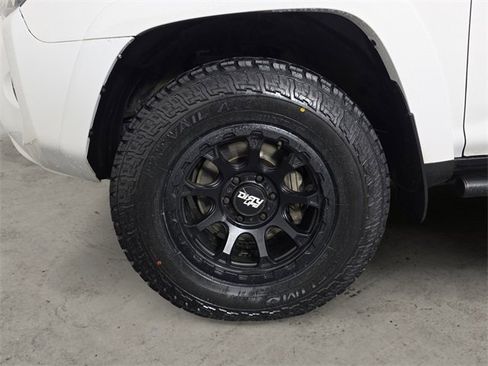 Used 2020 Toyota 4Runner SR5 Premium w/ Moonroof Package image 9