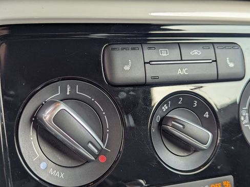 Used 2019 Volkswagen Beetle 2.0T SE image 21