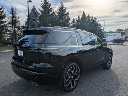Certified 2025 Chevrolet Traverse High Country w/ LPO, Floor Liner Package AWD/4WD image 6