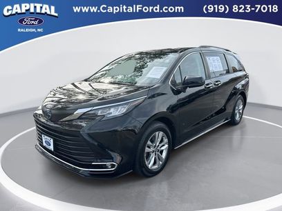 Used 2022 Toyota Sienna XLE