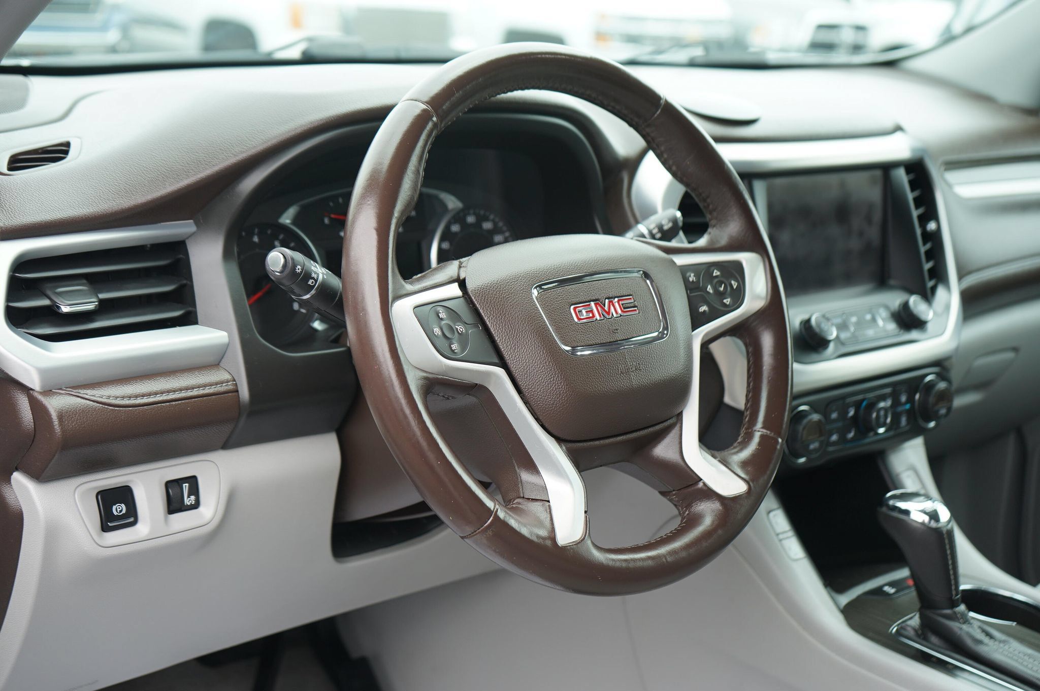 Used 2017 GMC Acadia SLT AWD/4WD image 12