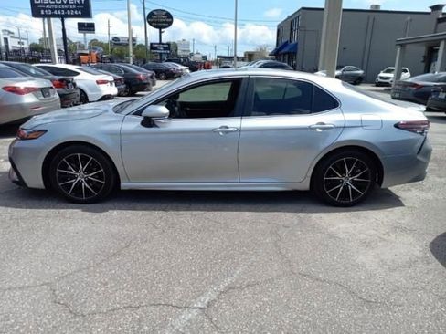 Used 2024 Toyota Camry SE FWD image 7