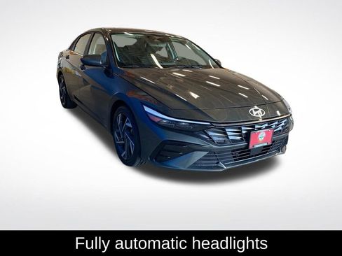 Used 2025 Hyundai Elantra SEL FWD image 17