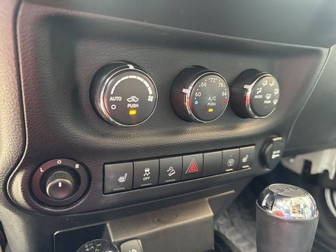 Used 2014 Jeep Wrangler Unlimited Sahara AWD/4WD image 22