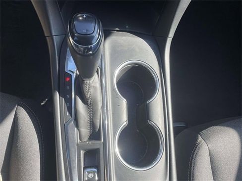 Used 2018 Chevrolet Equinox LT image 23