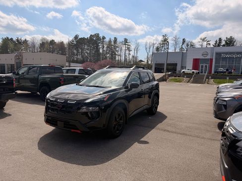 New 2026 Nissan Rogue SV AWD/4WD image 1