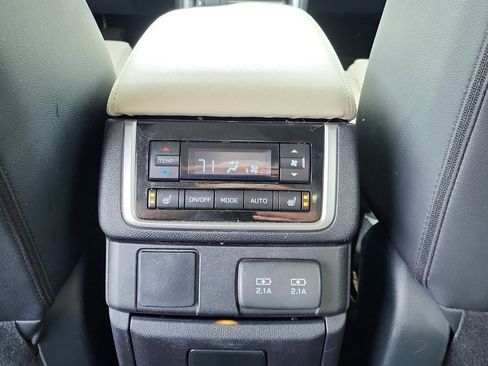 Used 2022 Subaru Ascent Limited w/ Technology Package image 13