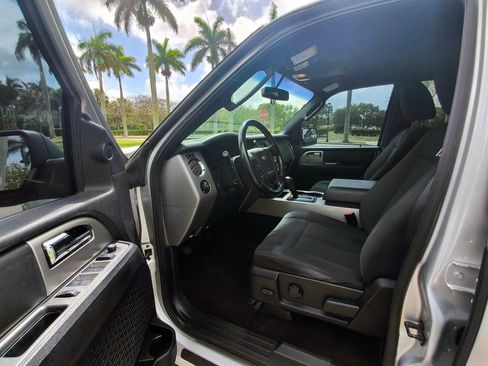 Used 2017 Ford Expedition XLT AWD/4WD image 4