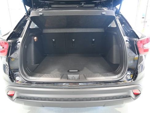 New 2026 Chevrolet Trax LT w/ Driver Confidence Package FWD image 26