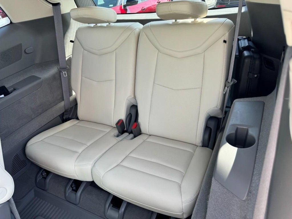 Used 2024 Cadillac XT6 Premium Luxury w/ Technology Package AWD/4WD image 12