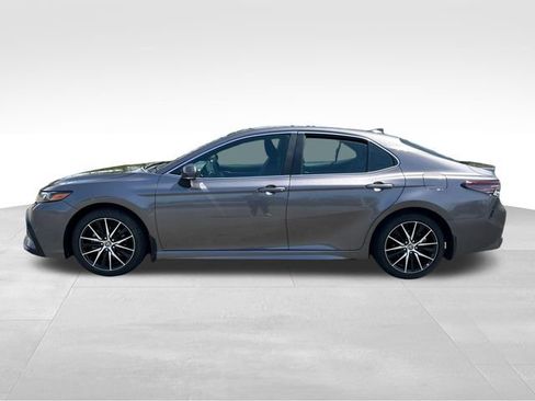 Used 2024 Toyota Camry SE FWD image 3