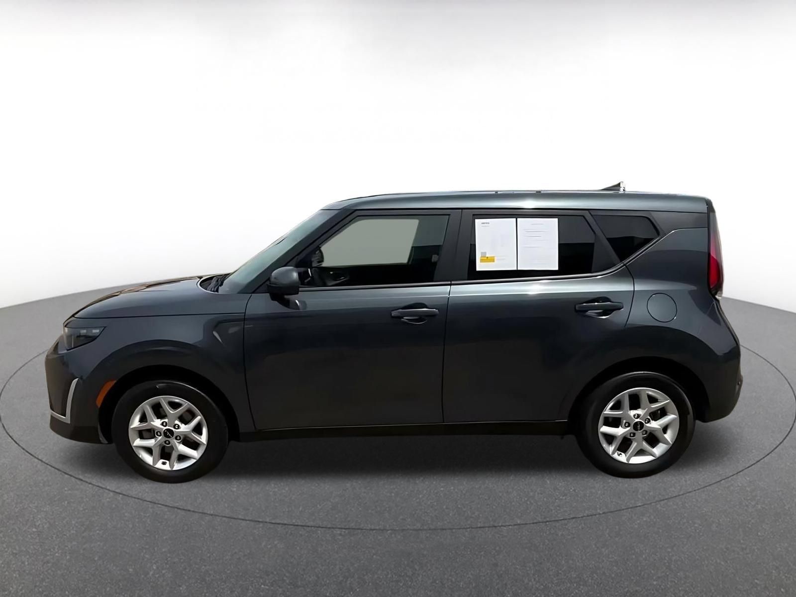 Used 2025 Kia Soul LX w/ LX Technology Package FWD image 8