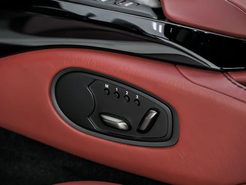 Used 2021 Aston Martin V8 Vantage Coupe image 24