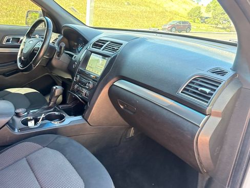 Certified 2018 Ford Explorer XLT w/ Equipment Group 201A AWD/4WD image 32
