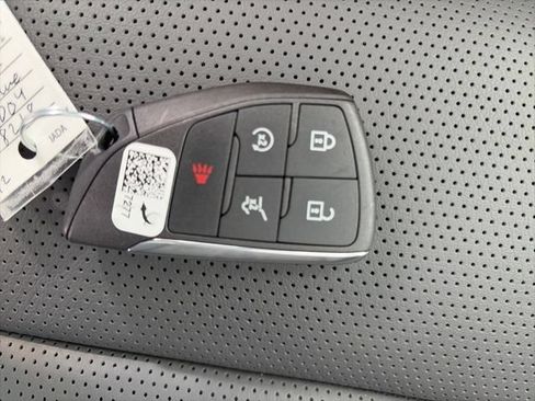 Used 2024 Buick Envision Avenir AWD/4WD image 21