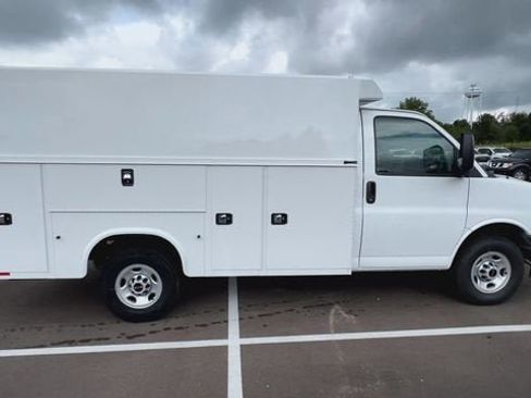 New 2025 GMC Savana 3500 w/ Power Convenience Package image 9