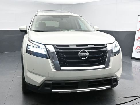 Used 2024 Nissan Pathfinder Platinum w/ Cargo Package image 3
